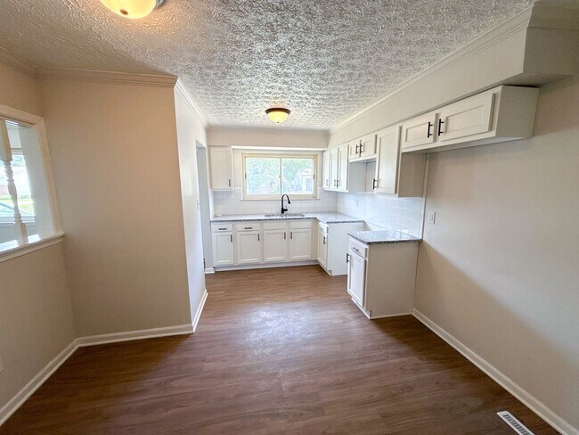 Foto del edificio - 2480 Daily Rd