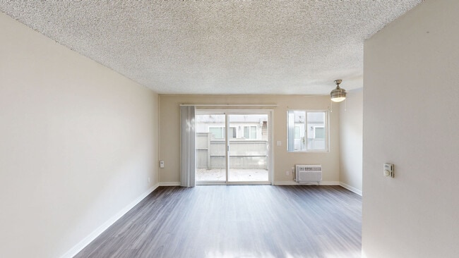 Interior Photo - Rosebeach