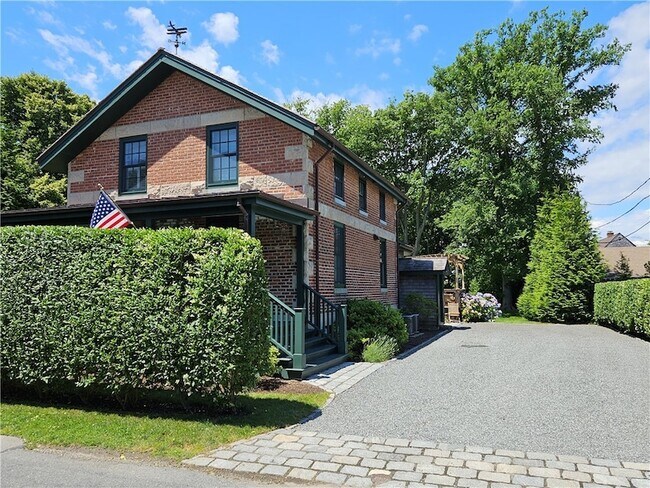 Foto del edificio - 209 Coggeshall Ave