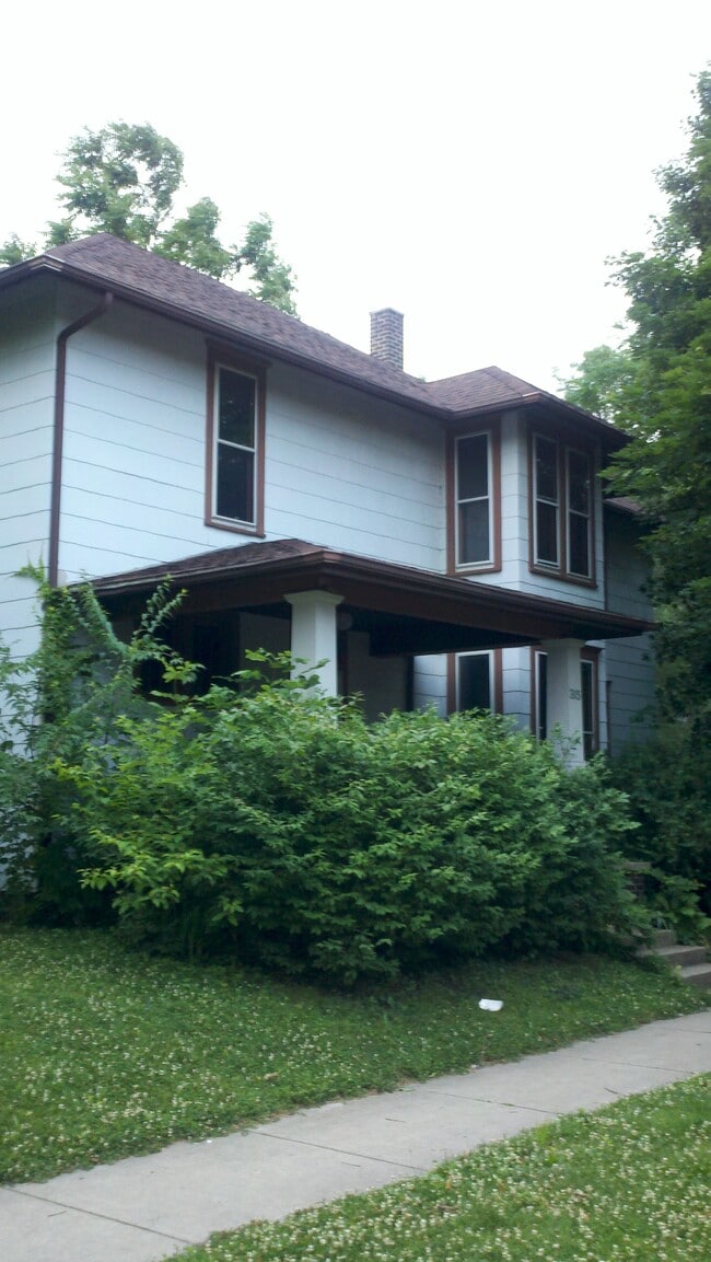 Building Photo - 315 N 10th St