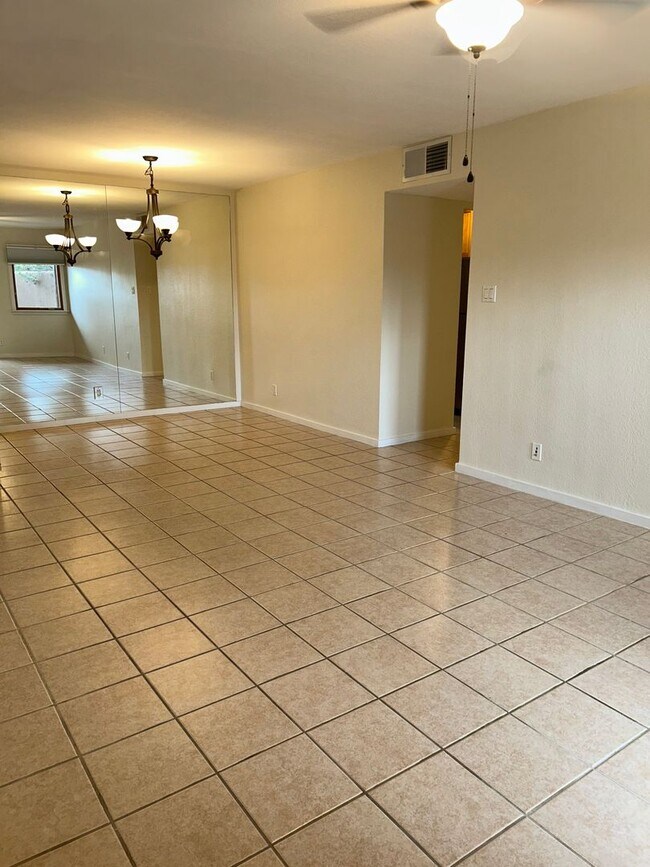 Building Photo - 601 W. San Mateo Road #28 - Lease Only *LE...