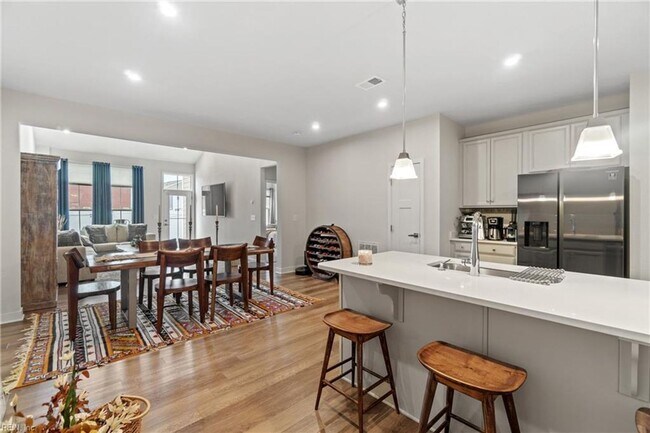 Building Photo - 1610 Catbird Ln