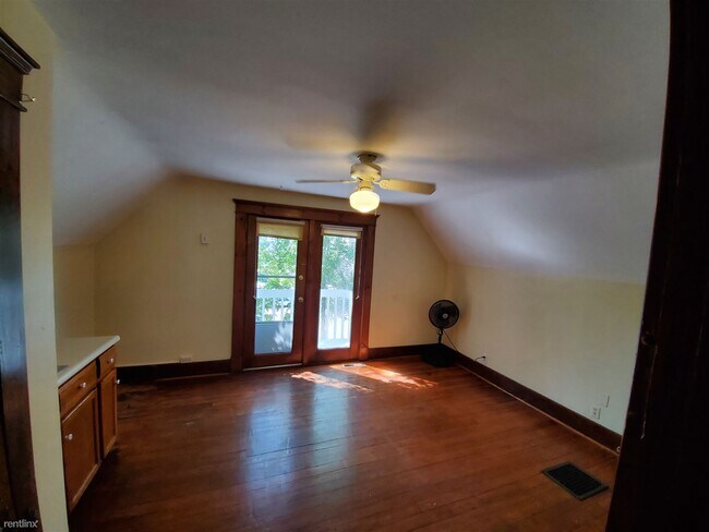 Foto del edificio - 9 br, 4 bath House - 324 John St