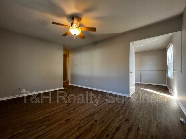 Foto del edificio - 307 Crestview Ct
