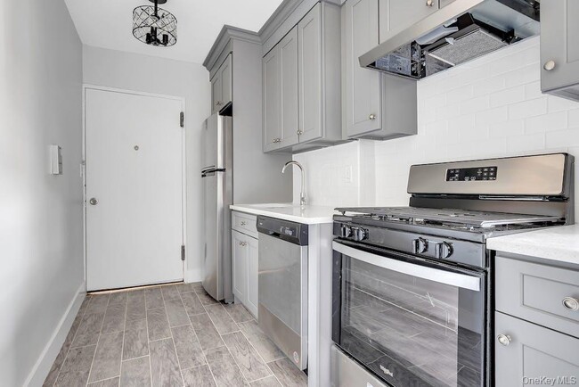 Building Photo - 115 Long Beach Rd