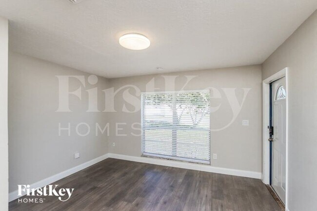 Building Photo - 990 Badger Dr NE