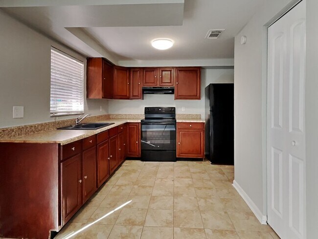 Foto del edificio - 915 Sutherland Cir