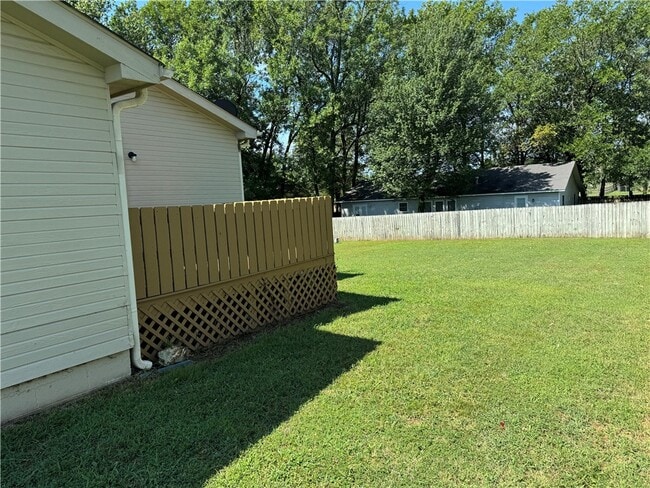 Foto del edificio - 1114 Mockingbird Ln