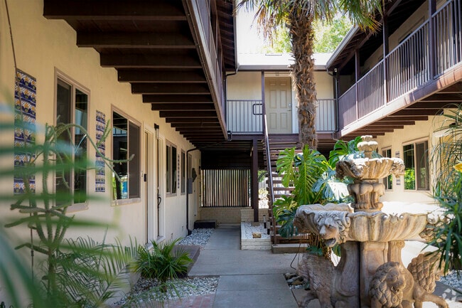 Solana Courtyard - Solana