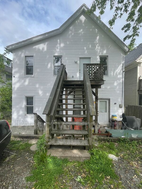 Building Photo - 1028 N Webster Ave