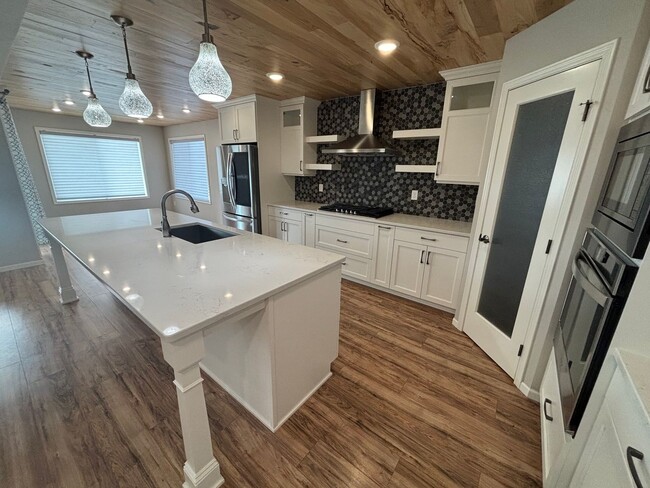 Building Photo - Gorgeous 5 bed, 3.5 bath in South Fargo