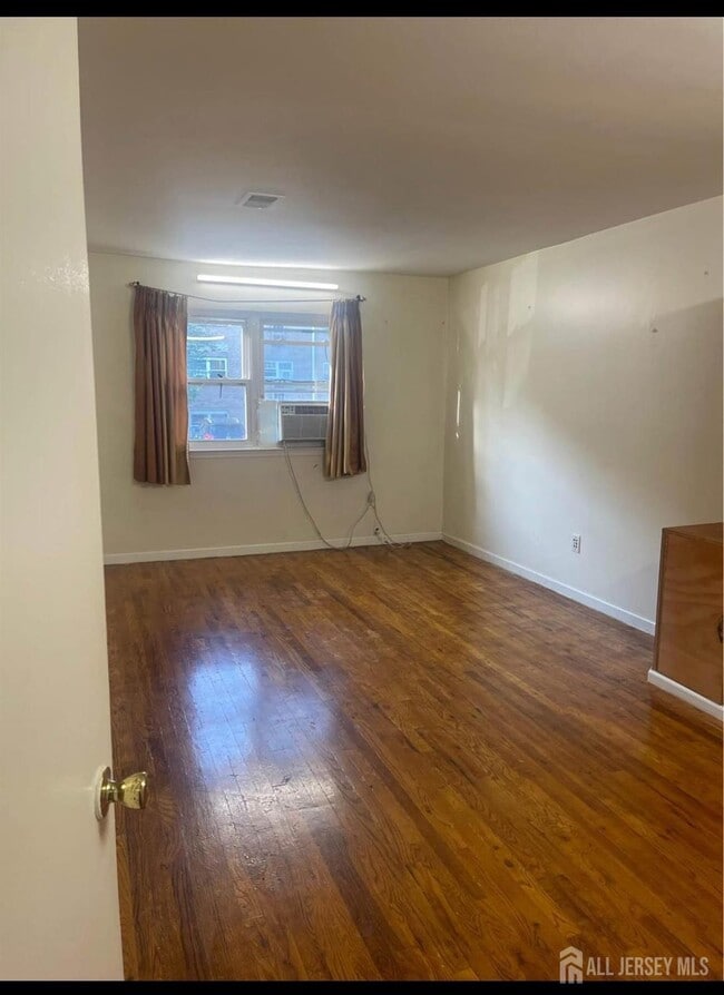 Building Photo - 254 College Dr