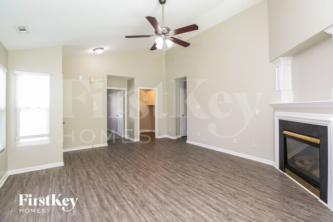 Foto del edificio - 7307 Woodbourne Ln