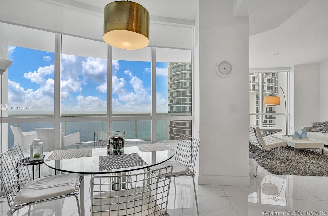 Primary Photo - 18201 Collins Ave