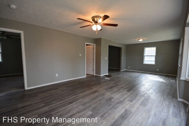 Building Photo - 4 br, 2 bath House - 700 W Ildereen Street