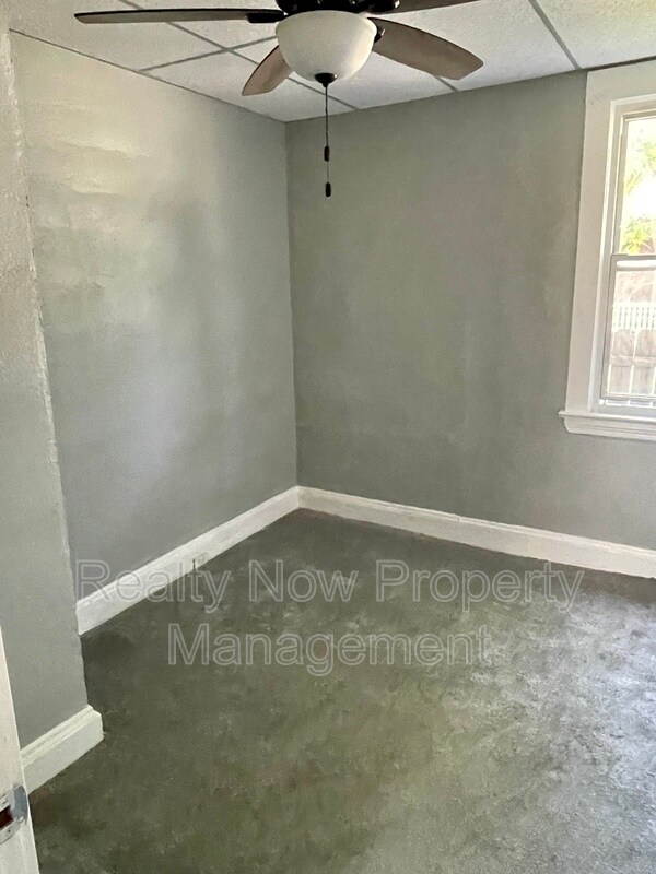 Foto del edificio - 2670 W 41st St