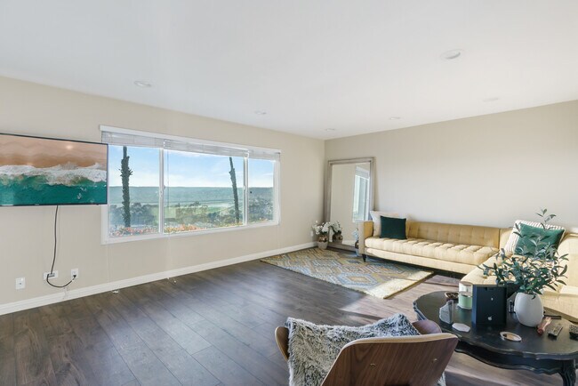 Building Photo - 3606 Vista Rey