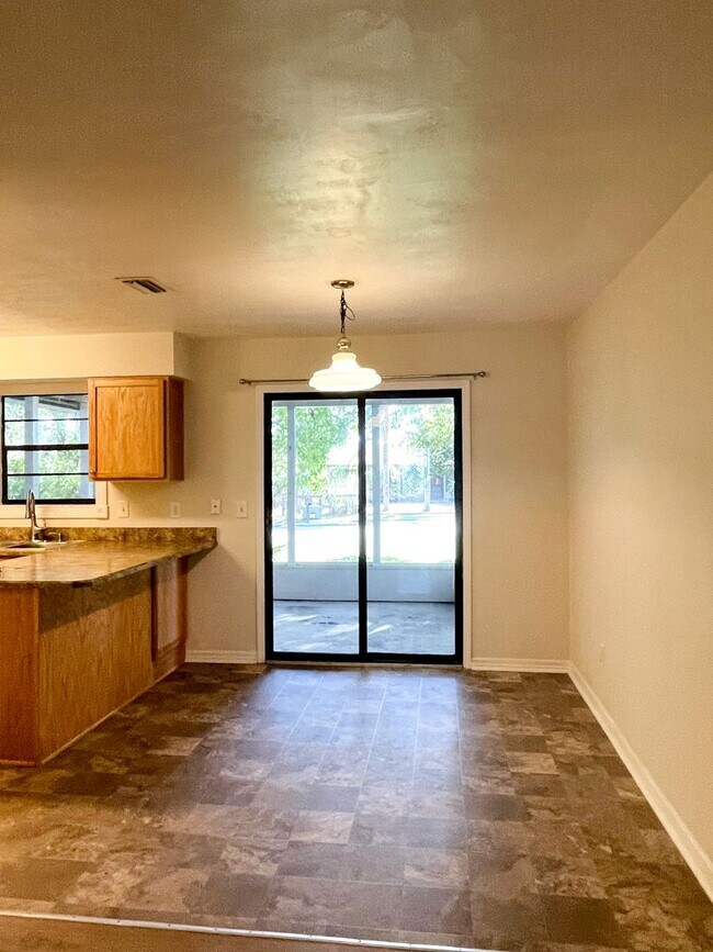 Foto del edificio - 3 bed 2 bath Single Family Home in Port Orange