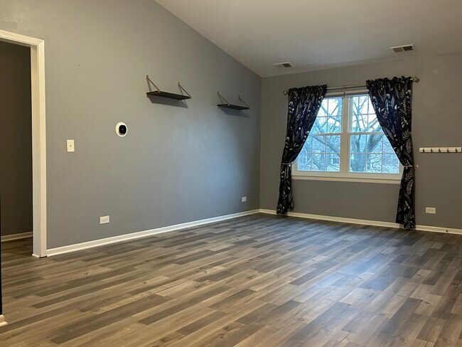 Foto del edificio - 122 E Winchester Rd