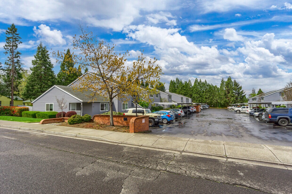 102 W Bolz Rd Unit 102, Phoenix, OR 97535 Apartments in Phoenix, OR
