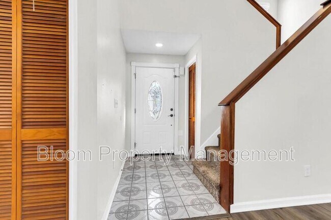 Foto del edificio - 111 Cottonwood Dr