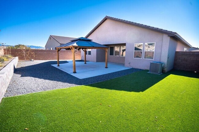 Foto del edificio - Coming Soon! 3 Bedroom 2 Bathroom with 2 Car Garage