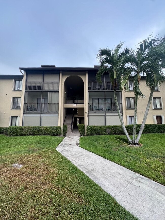 Building Photo - 703 Sunny Pine Way