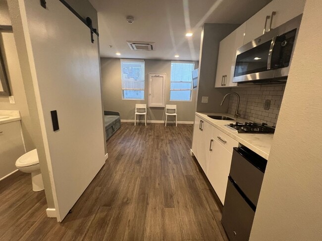 Interior Photo - STUDIOS435