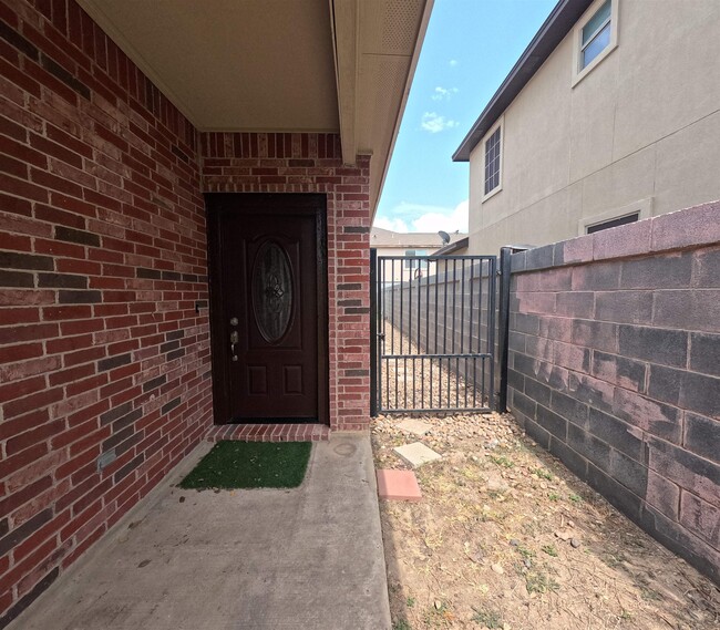 Building Photo - 1805 Dorado Dr