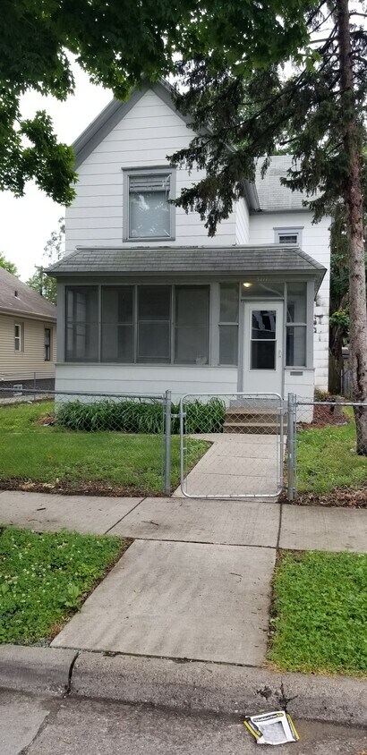 Primary Photo - 3111 N Newton Ave