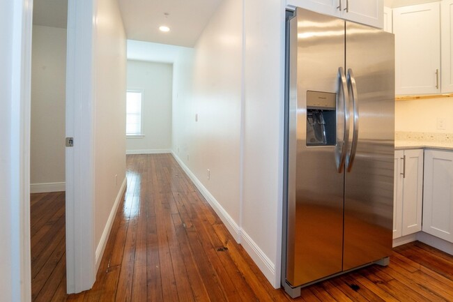 Building Photo - 11 Aviles St
