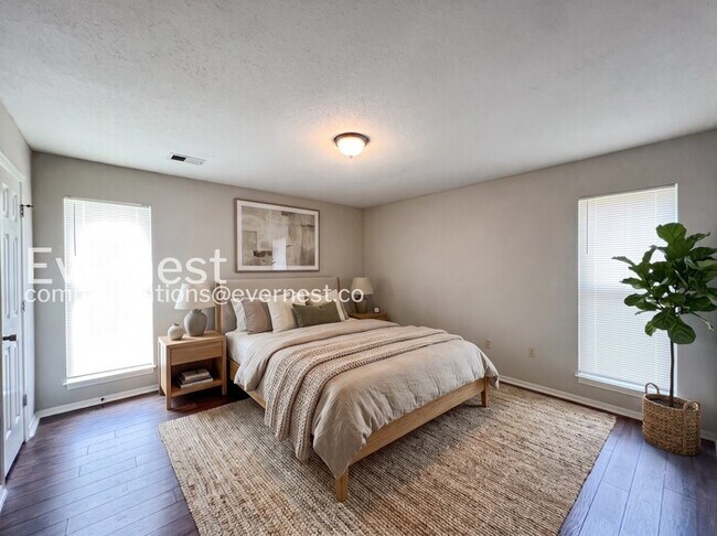 Foto del edificio - 3 Bed, 2 Bath Home with Fenced Yard / Pet-Friendly / Coming Soon!