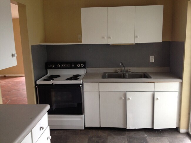 Foto del edificio - Large 4 -2 house in sw area ! Off Davie blvd