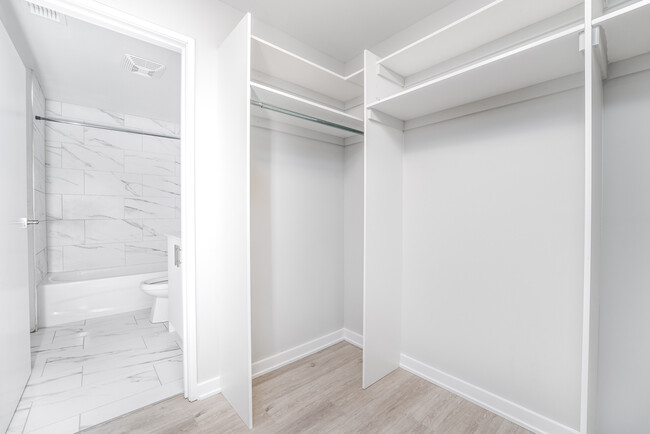 huge closets - 1685 Kilborn Av
