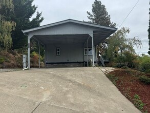 Building Photo - 661 NE Ventura St