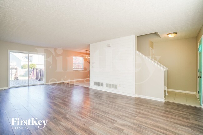 Foto del edificio - 692 Windy Hill Ln