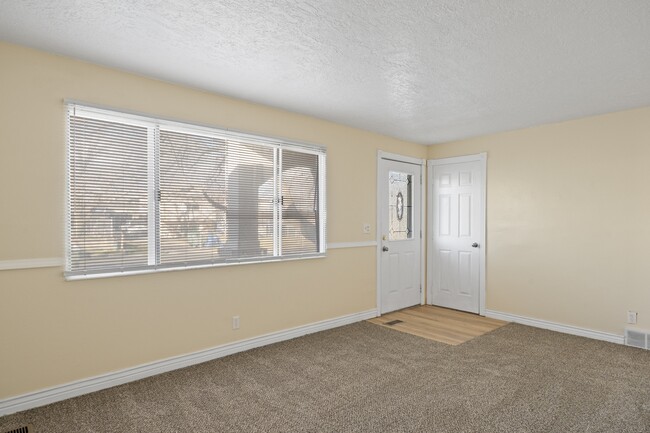 Foto del edificio - 3661 S 6830 W