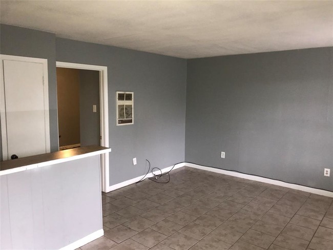 Building Photo - 6739 Fairway Dr