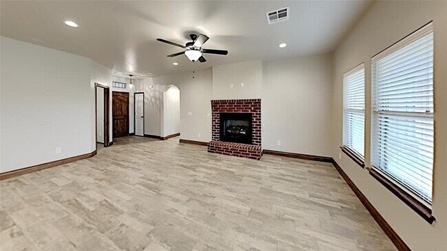 Foto del edificio - 7025 Hidden Trail Ln