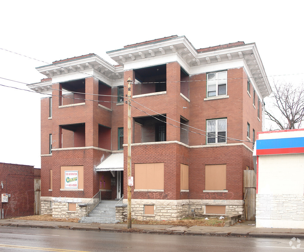 Primary Photo - 210-212 W 39th St