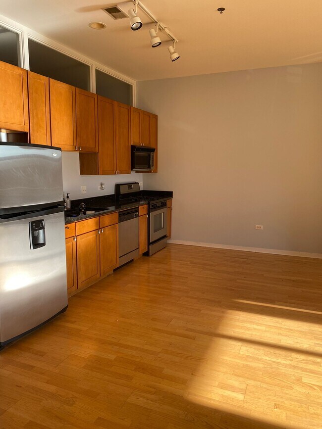 Kitchen - 2915 N Clybourn Ave