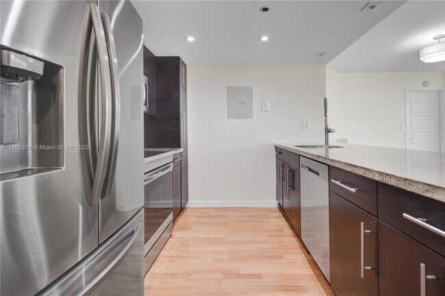 Foto del edificio - 7601 E Treasure Dr