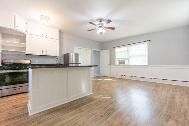 Foto del edificio - 7800 New St