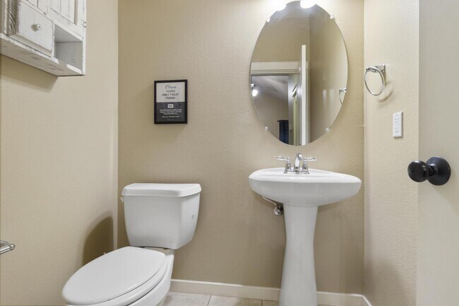 Foto del edificio - Beautifully updated home in a peaceful Geo...