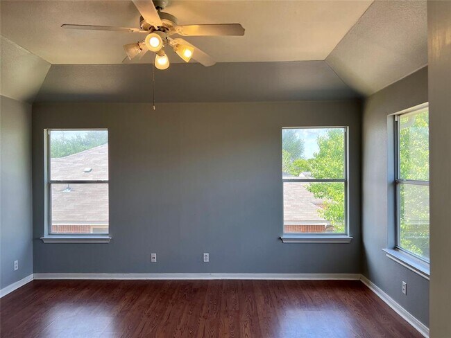 Building Photo - 312 Ranier Ln