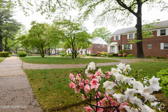 Building Photo - 66 Manor Dr