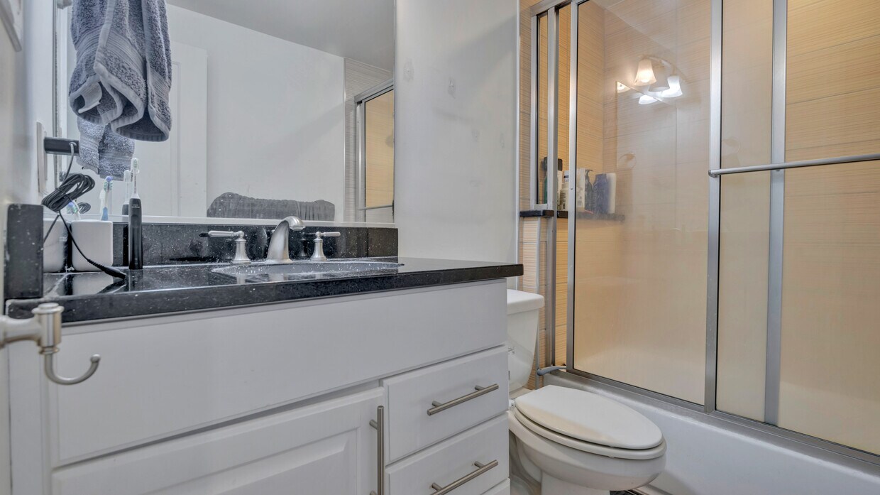 Foto principal - 1428 Newton St NW
