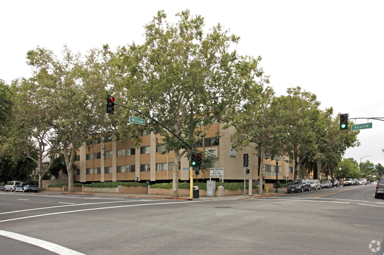 Primary Photo - Gateway Apartments