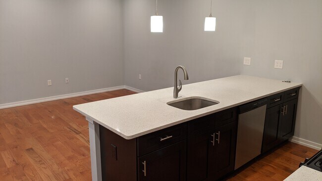 Building Photo - 409 N 41st St