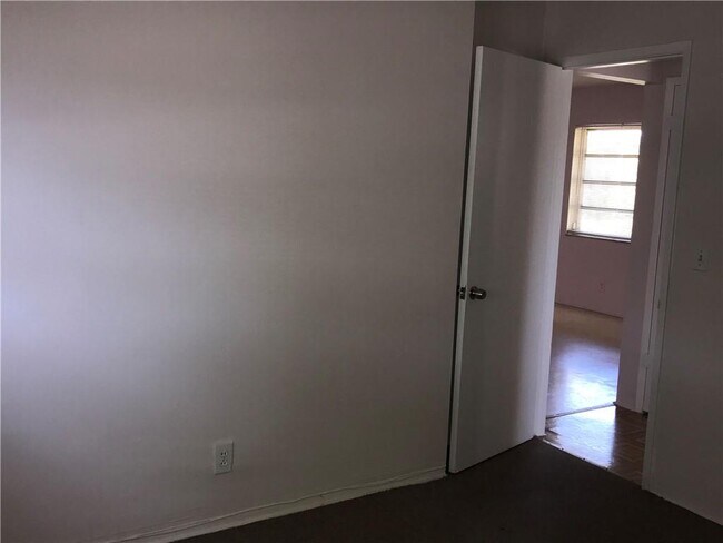 Foto del edificio - 1229 NE 35th St